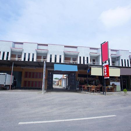 Hotel Vaccinated Staff - OYO 2873 Griya Annisa Tegal  Exterior foto