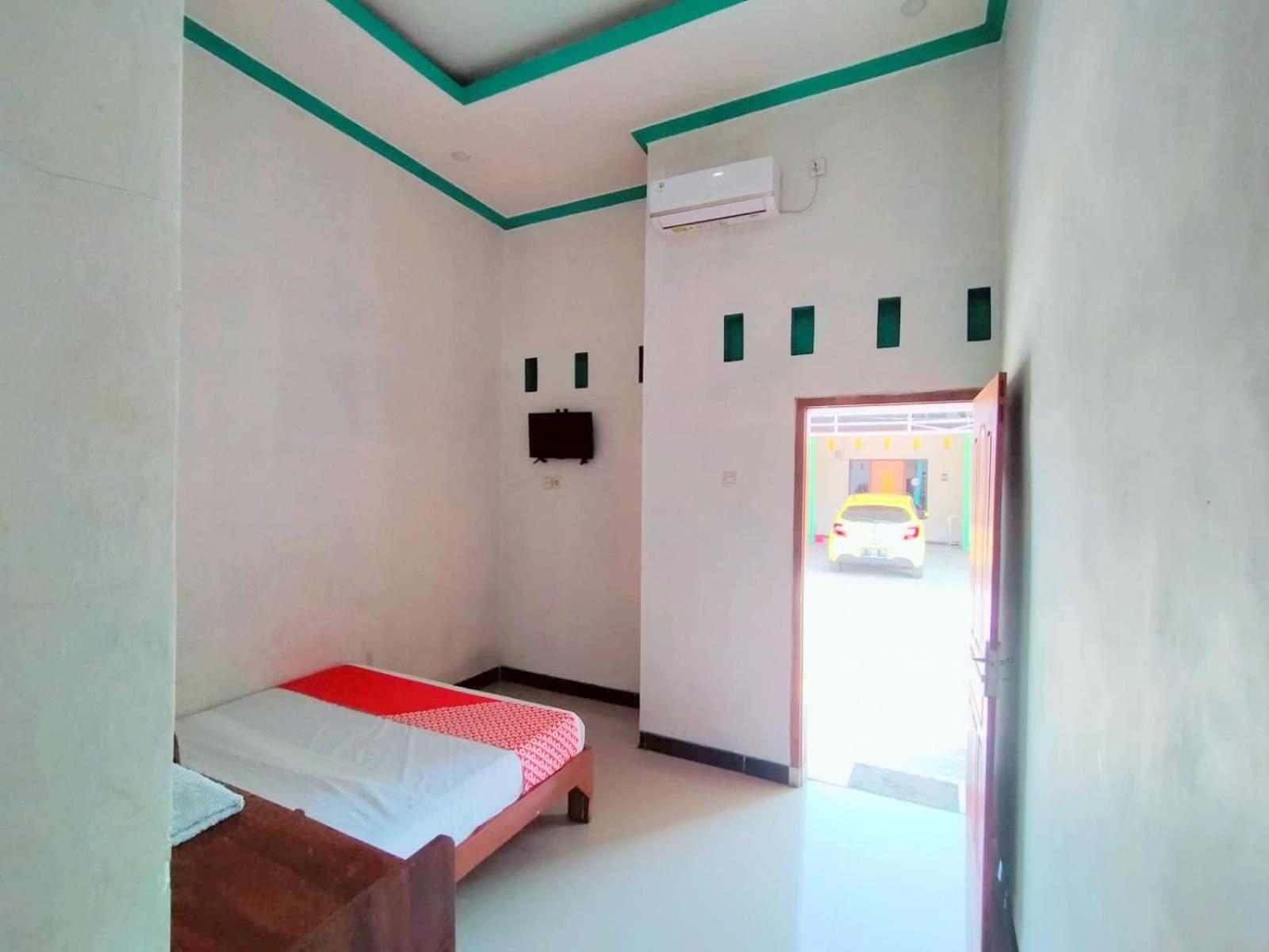 Hotel Vaccinated Staff - OYO 2873 Griya Annisa Tegal  Exterior foto