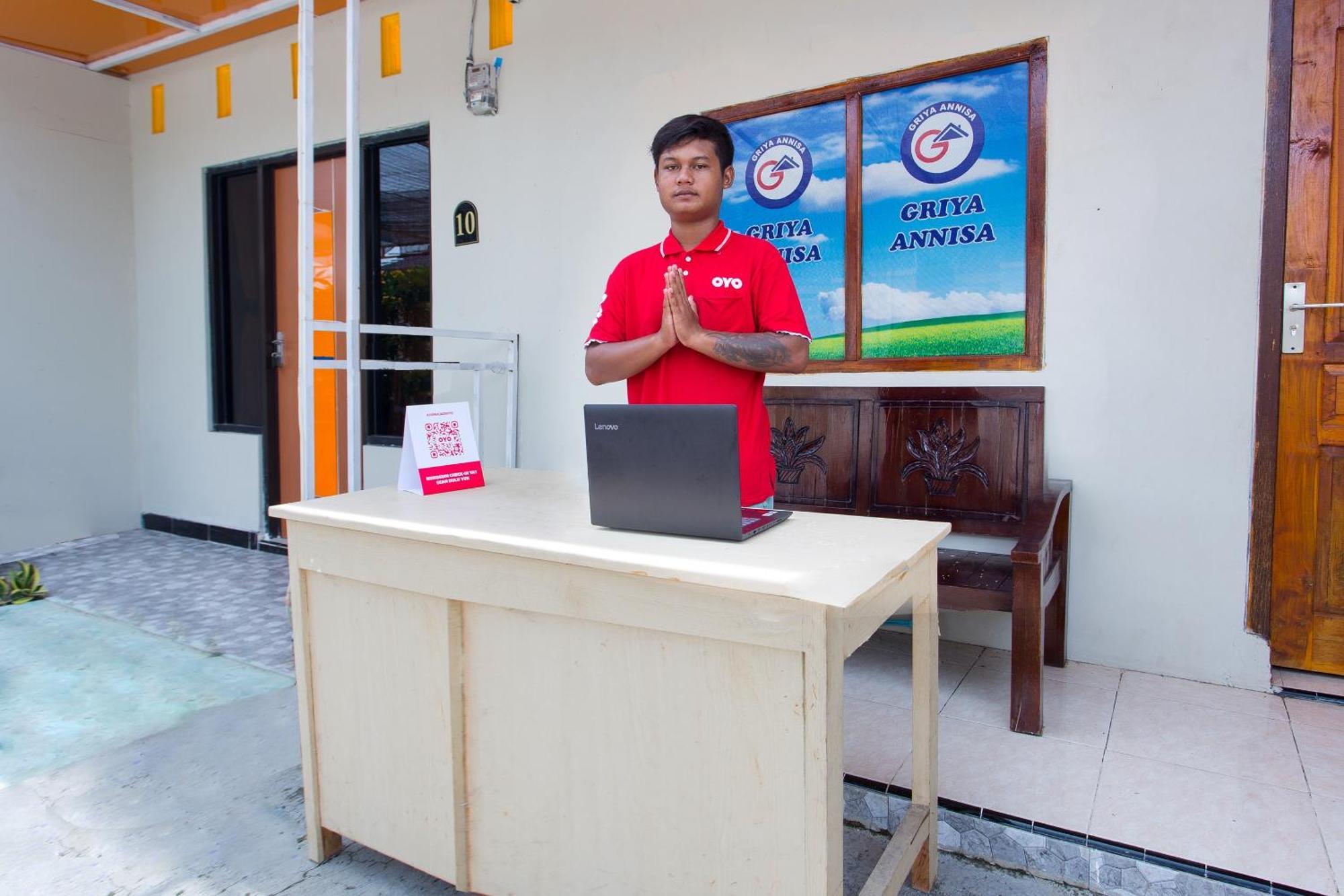 Hotel Vaccinated Staff - OYO 2873 Griya Annisa Tegal  Exterior foto