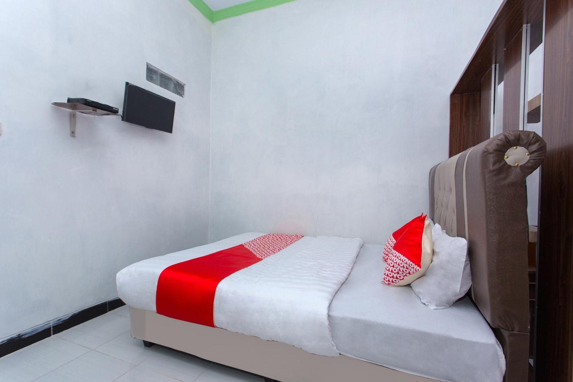 Hotel Vaccinated Staff - OYO 2873 Griya Annisa Tegal  Exterior foto