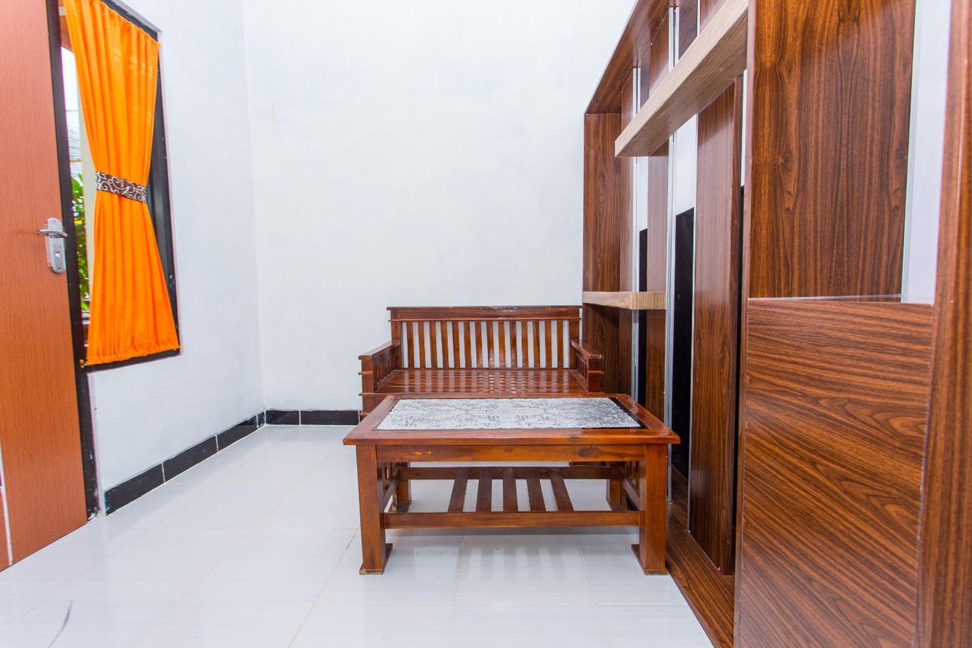 Hotel Vaccinated Staff - OYO 2873 Griya Annisa Tegal  Exterior foto