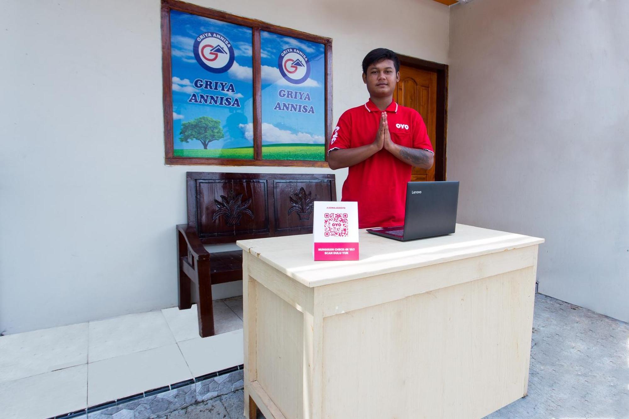 Hotel Vaccinated Staff - OYO 2873 Griya Annisa Tegal  Exterior foto