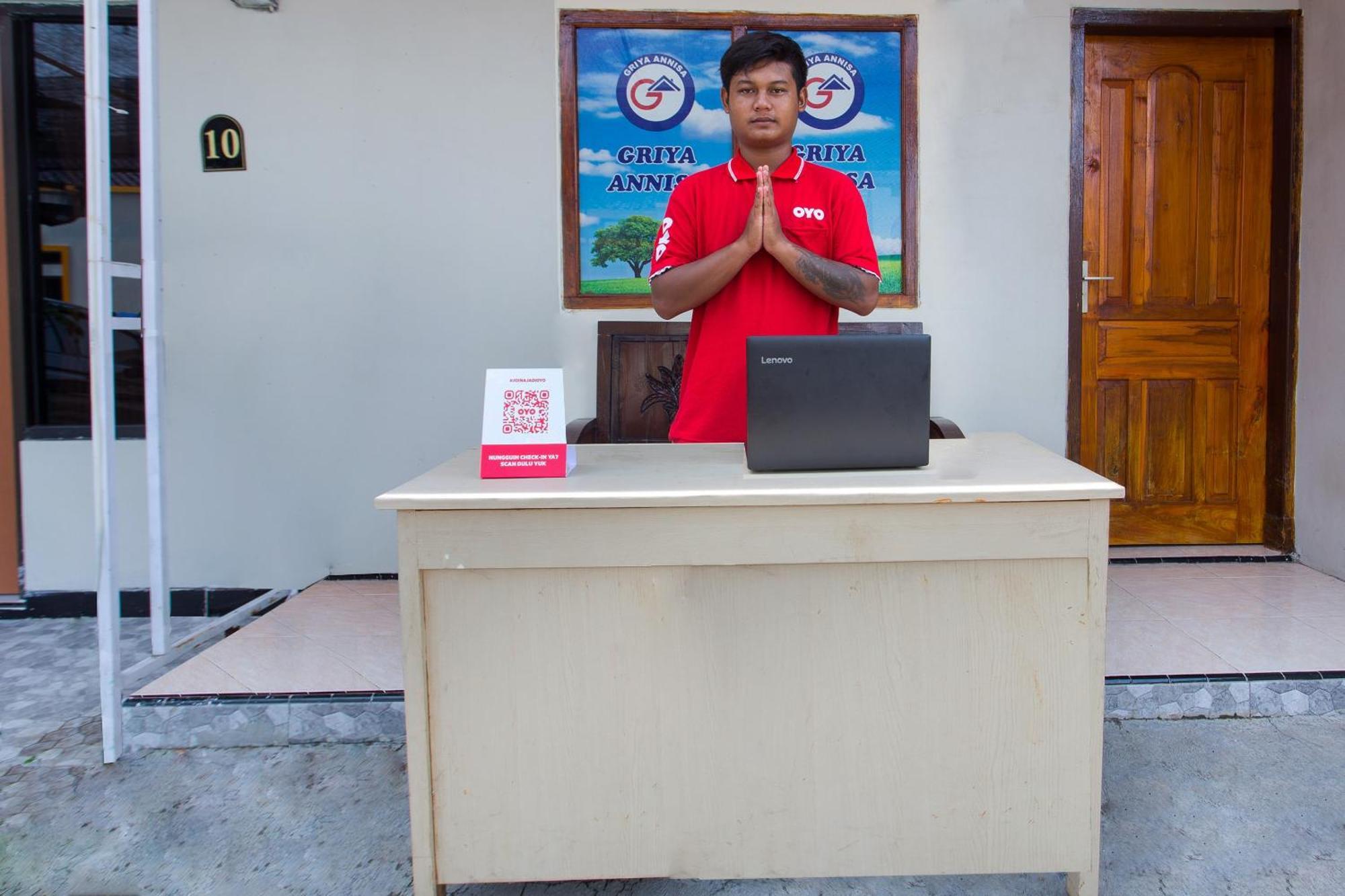Hotel Vaccinated Staff - OYO 2873 Griya Annisa Tegal  Exterior foto