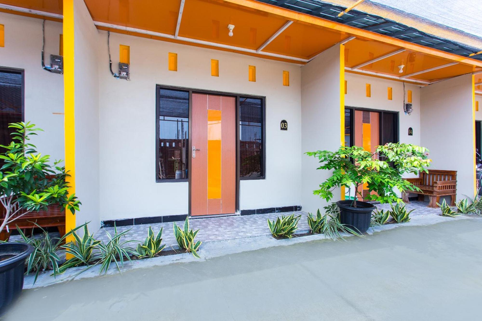 Hotel Vaccinated Staff - OYO 2873 Griya Annisa Tegal  Exterior foto